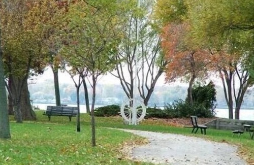 St. Clair House | The House on 6th - steps away from beaches & parks!