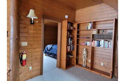 Hayward Cabin | The House on Round - Book for Fall Colors Now! Kayaks Included!