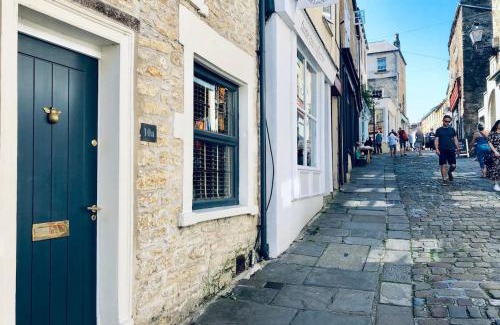 Frome House | The House on the Hill