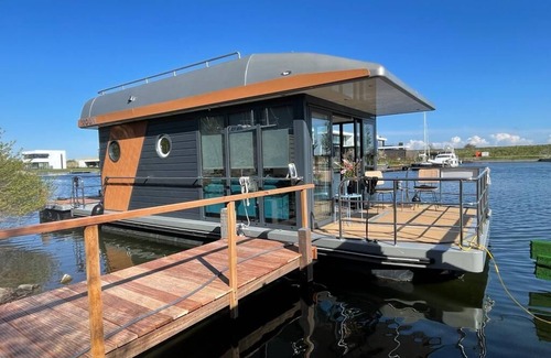 Kamperland Boat Rental | The Houseboat Kamperland