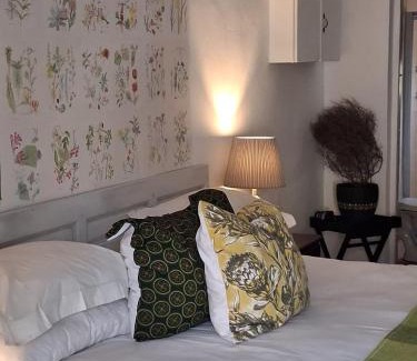 Victoria West House | The Hudson Guesthouse & Suites