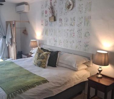 Victoria West House | The Hudson Guesthouse & Suites