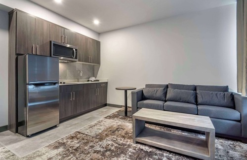 Kamloops Hotel | The Hue Hotel, an Ascend Collection Hotel
