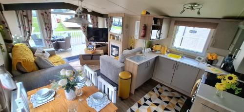 Grimsby Resort | The Humble Bee