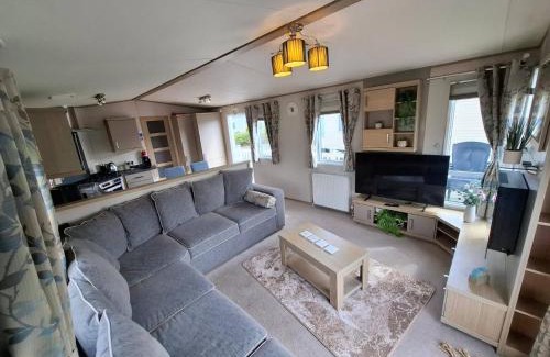 Grimsby Resort | The Humble Bee