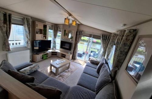 Grimsby Resort | The Humble Bee