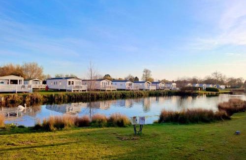 Grimsby Resort | The Humble Bee