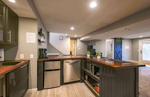 Loveland Apartment | The Hummingbird Hideaway with a Hillside View