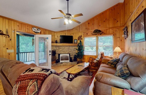 Hiawassee House | The Hydeaway