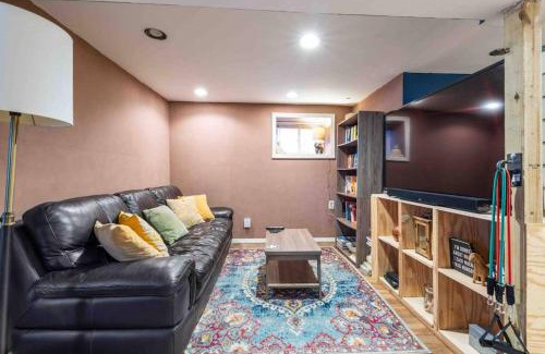 North Bergen Apartment | The Hygge Way, 20MIN TO NYC Times Sq