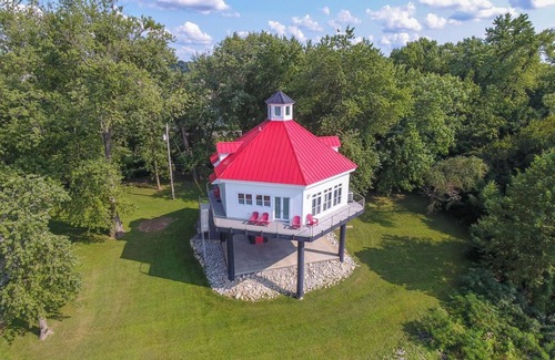 Prospect House | The Iconic Captain's Nest on the Ohio River