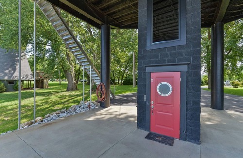 Prospect House | The Iconic Captain's Nest on the Ohio River