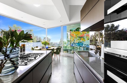 Hollywood Hills Villa | The Iconic Hollywood Sign Architectural Residence