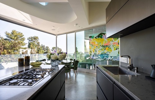 Hollywood Hills Villa | The Iconic Hollywood Sign Architectural Residence
