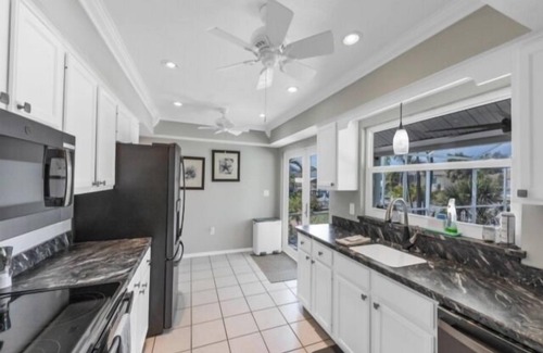 Englewood South House | The ideal Englewood getaway - private pool, conveniently located