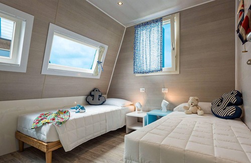 Lignano Sabbiadoro Boat Rental | The ideal place to unwind ? comfortable and modern houseboat on the river Tagliamento.