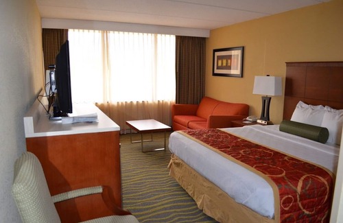 East Forest Hotel | The Independence Inn Charlotte/Matthews Hotel