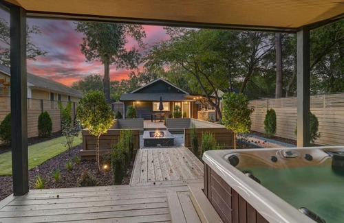 Earlewood House | The Indigo 2BR with Hot Tub