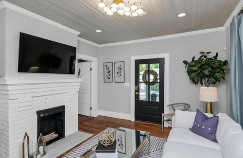 Earlewood House | The Indigo 2BR with Hot Tub