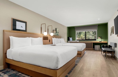 Oakhurst Hotel | The Inelle, Oakhurst Yosemite, a Tribute Portfolio Hotel