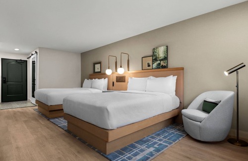 Oakhurst Hotel | The Inelle, Oakhurst Yosemite, a Tribute Portfolio Hotel