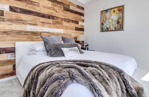 Southwest Mission Villa | The Infinity Villa | No Service Fees | Theatre