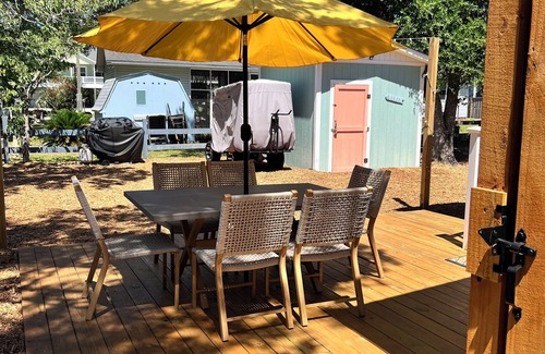 Tranquil Harbour Cottage | The Inkwell ~ An Oak Island Gem