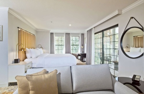Saratoga Hotel | The Inn at Saratoga, Tapestry Collection by Hilton