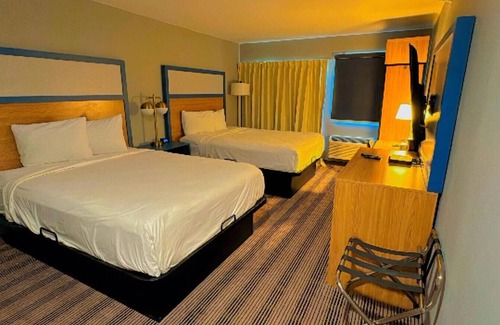 Omaha Hotel | The Inn & Suites Omaha near ZOO