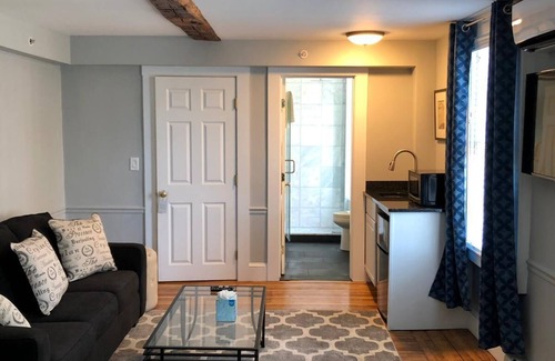 Top of the Hill Bed & Breakfast | The Inns On Bellevue