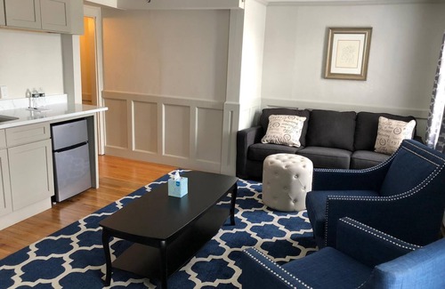 Top of the Hill Bed & Breakfast | The Inns On Bellevue