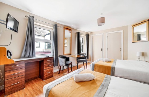 Londonderry House | The Iona Inn