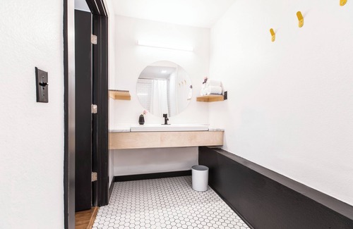 Berry Hill Hotel | The Iris Motel - King Room