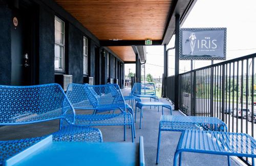 Berry Hill Hotel | The Iris Motel