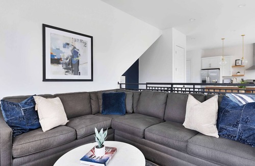 Maxwell House | The Iris - Walk to Dining & Nightlife, Rooftop!