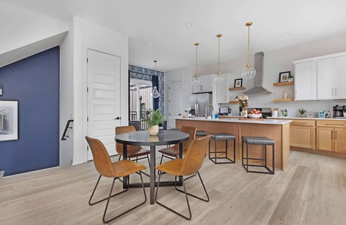 Maxwell House | The Iris - Walk to Dining & Nightlife, Rooftop!