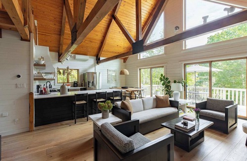 Athens House | The Iron Ore Cabin: Lakefront Adventure