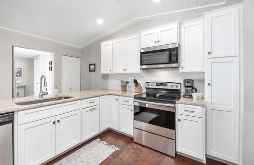 Saint Simons Heights House | The Island Pearl! Perfect Private Escape with Private Pool, Newly Renovated, Great Outdoor Spaces!