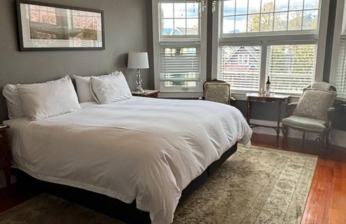 Grandview-Woodland House | The Ivy On Parker Guest House