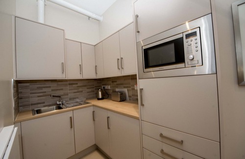 Londonderry Apartment | The James Suites