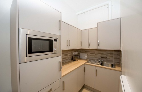 Londonderry Apartment | The James Suites