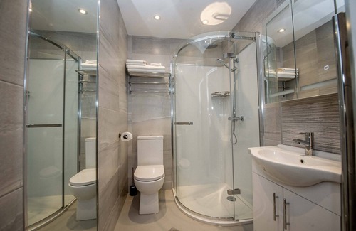 Londonderry Apartment | The James Suites