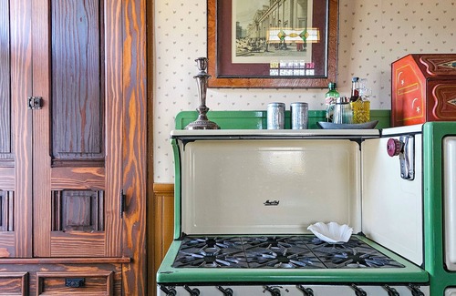 Visalia Hotel | The JD Hyde Historic Inn