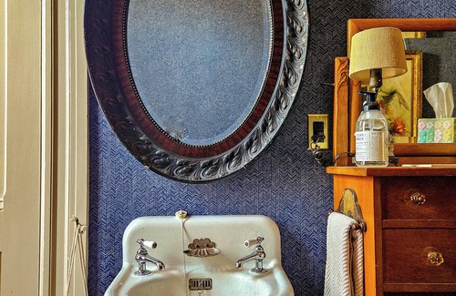 Visalia Hotel | The JD Hyde Historic Inn