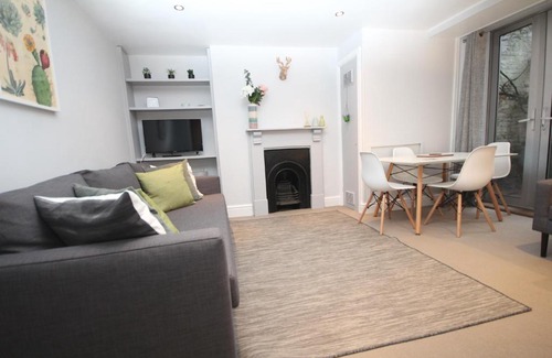 Leamington Spa Apartment | The Jephson Apartment