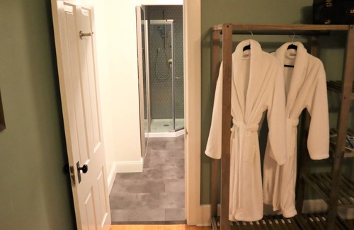 Sheboygan Bed & Breakfast | The Jewel Suite - Unwind At A Working Sheep Farm Minutes From Everything!