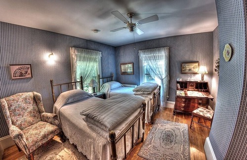 Belfast Bed & Breakfast | The Jeweled Turret Inn