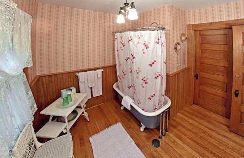 Belfast Bed & Breakfast | The Jeweled Turret Inn