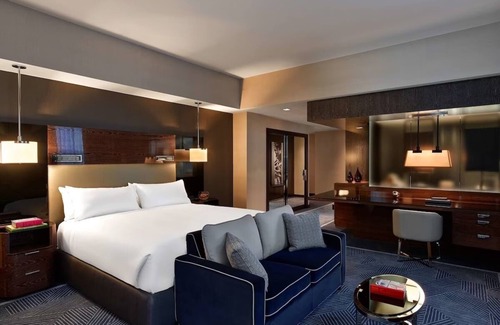 Downtown Dallas Hotel | The Joule Dallas – Premier King Room with City Views and Soaking Tub