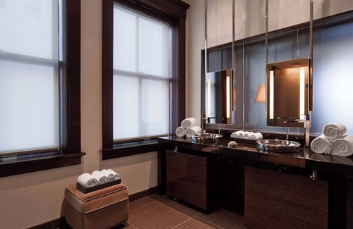 Downtown Dallas Hotel | The Joule Dallas – Premier King Room with City Views and Soaking Tub